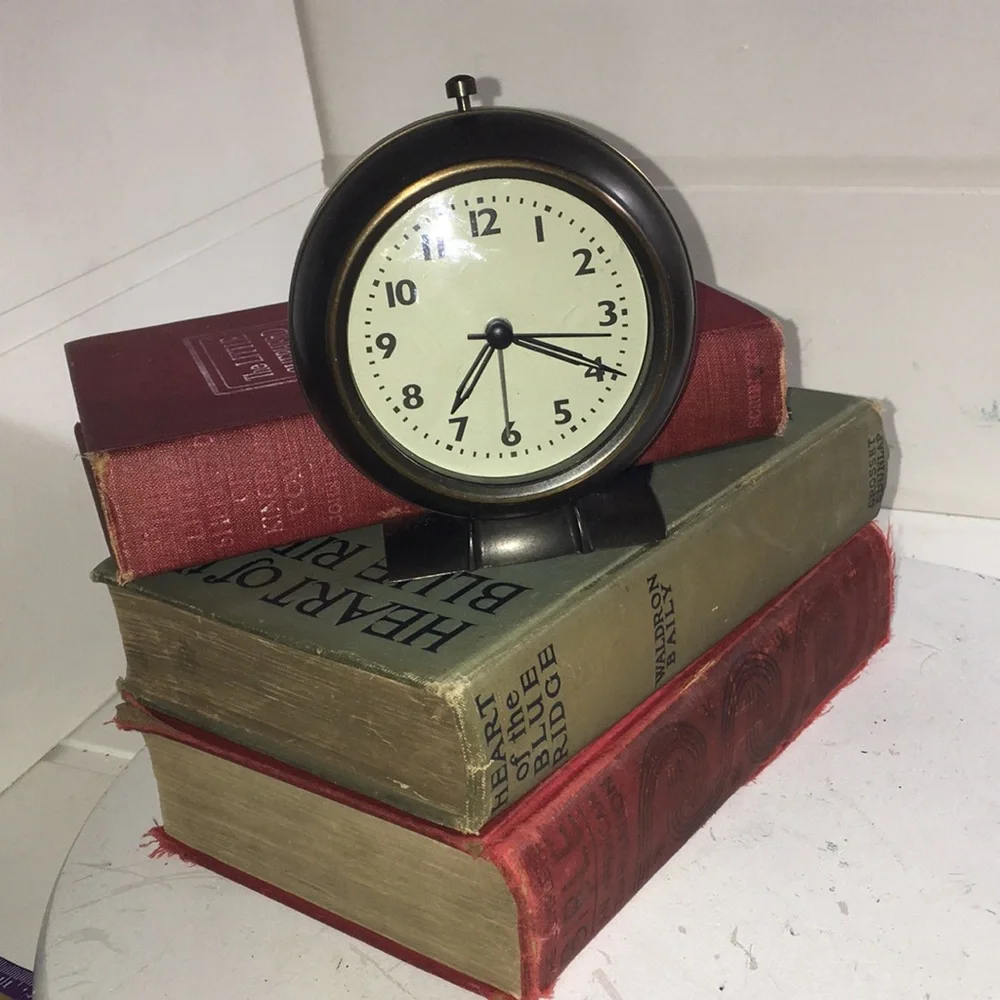 Quartz bronze standing alarm clock battery operated